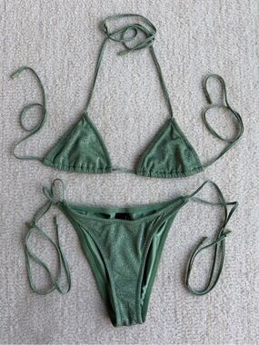 Triangl Bikini Set